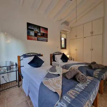 Cyprus Style Stone * פאפוס