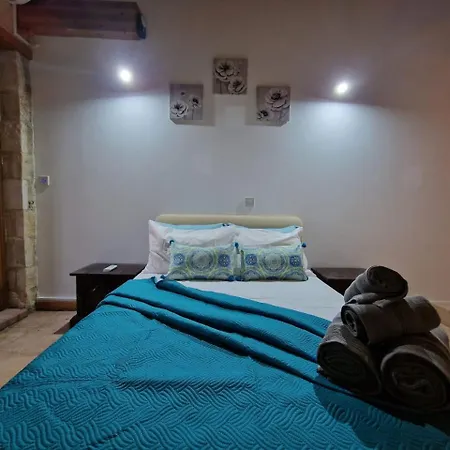 Cyprus Style Stone * פאפוס